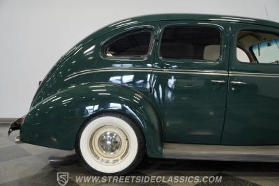 1939 Ford Deluxe Sedan