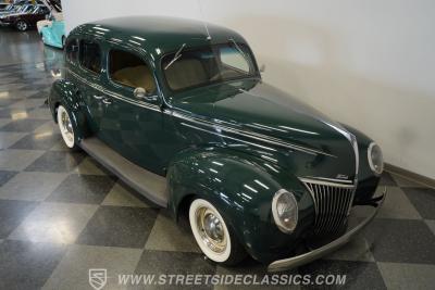 1939 Ford Deluxe Sedan