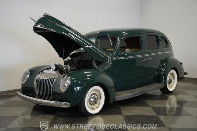 1939 Ford Deluxe Sedan