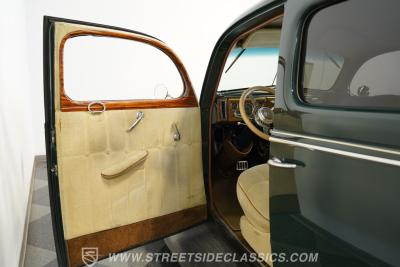 1939 Ford Deluxe Sedan