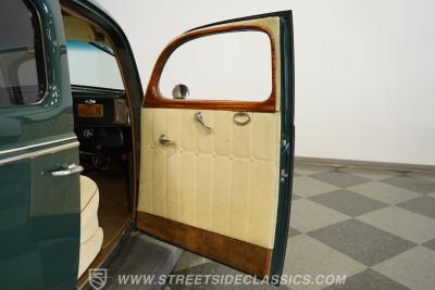 1939 Ford Deluxe Sedan