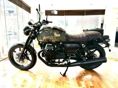 2023 Moto Guzzi V7 GUCCI PALACE