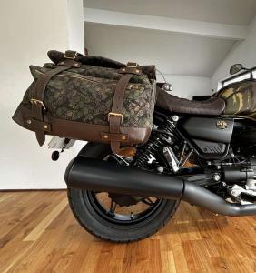 2023 Moto Guzzi V7 GUCCI PALACE