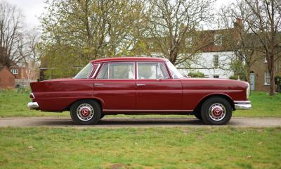 1967 Mercedes - Benz 220B Fintail
