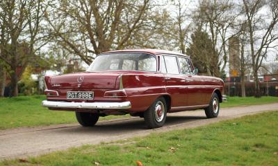 1967 Mercedes - Benz 220B Fintail