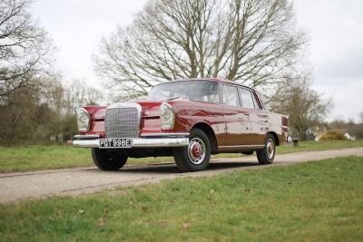 1967 Mercedes - Benz 220B Fintail
