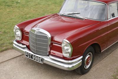 1967 Mercedes - Benz 220B Fintail