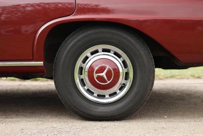 1967 Mercedes - Benz 220B Fintail