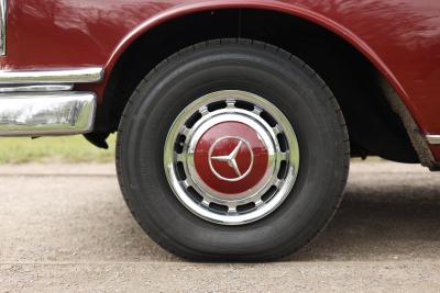 1967 Mercedes - Benz 220B Fintail