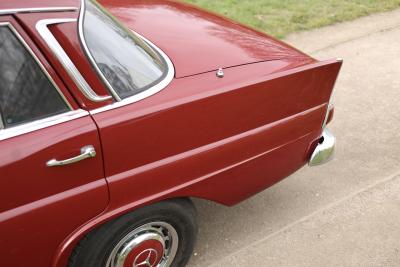 1967 Mercedes - Benz 220B Fintail