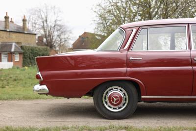 1967 Mercedes - Benz 220B Fintail