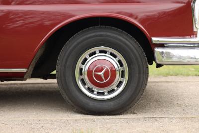1967 Mercedes - Benz 220B Fintail