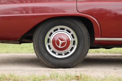 1967 Mercedes - Benz 220B Fintail