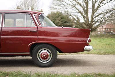 1967 Mercedes - Benz 220B Fintail