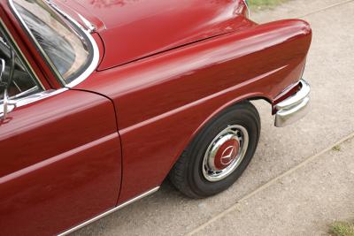 1967 Mercedes - Benz 220B Fintail