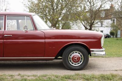 1967 Mercedes - Benz 220B Fintail
