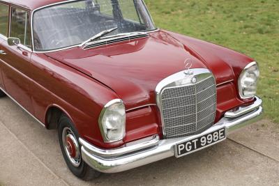 1967 Mercedes - Benz 220B Fintail