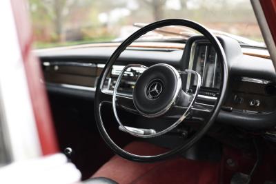 1967 Mercedes - Benz 220B Fintail