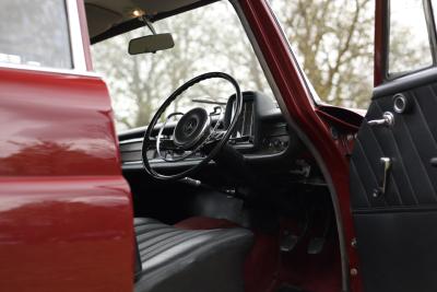 1967 Mercedes - Benz 220B Fintail