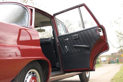 1967 Mercedes - Benz 220B Fintail