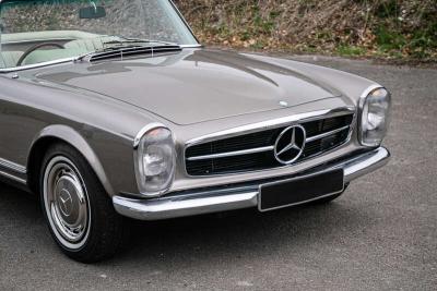 1970 Mercedes - Benz 280SL PAGODA 5 SPEED MANUAL