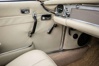 1970 Mercedes - Benz 280SL PAGODA 5 SPEED MANUAL