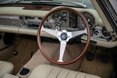 1970 Mercedes - Benz 280SL PAGODA 5 SPEED MANUAL