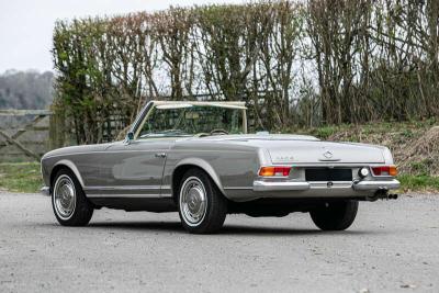 1970 Mercedes - Benz 280SL PAGODA 5 SPEED MANUAL