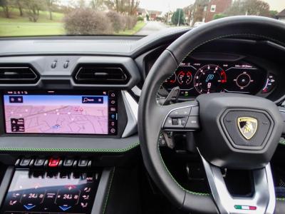 2025 Lamborghini 4.0 V8 BiTurbo 25.9kWh SE Auto 4WD Euro 6 5dr