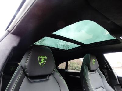 2025 Lamborghini 4.0 V8 BiTurbo 25.9kWh SE Auto 4WD Euro 6 5dr