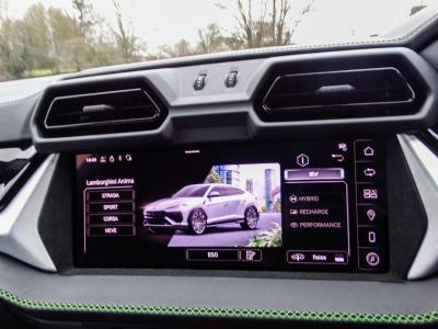 2025 Lamborghini 4.0 V8 BiTurbo 25.9kWh SE Auto 4WD Euro 6 5dr