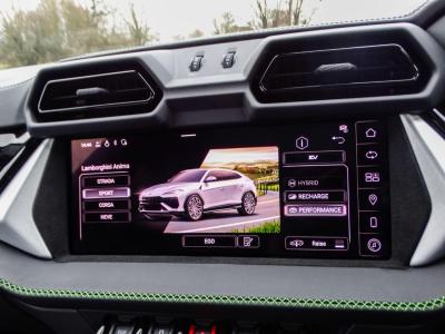 2025 Lamborghini 4.0 V8 BiTurbo 25.9kWh SE Auto 4WD Euro 6 5dr