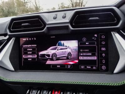 2025 Lamborghini 4.0 V8 BiTurbo 25.9kWh SE Auto 4WD Euro 6 5dr