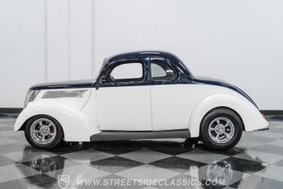 1937 Ford 5-Window Coupe Streetrod