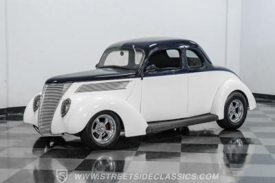 1937 Ford 5-Window Coupe Streetrod