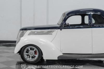 1937 Ford 5-Window Coupe Streetrod