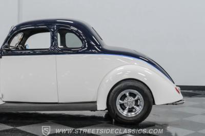 1937 Ford 5-Window Coupe Streetrod