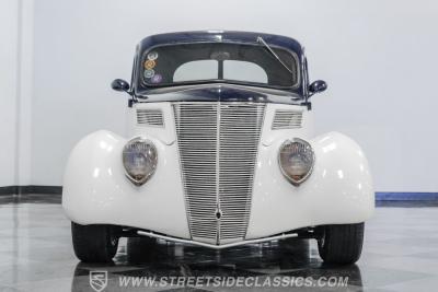 1937 Ford 5-Window Coupe Streetrod