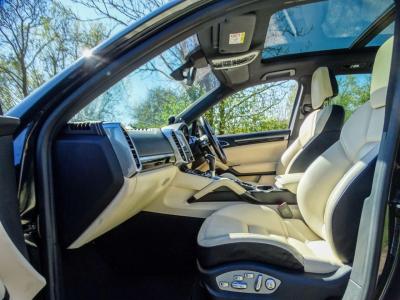 2017 Porsche 4.2 TD V8 S TiptronicS 4WD Euro 6 (s/s) 5dr