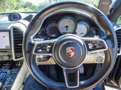 2017 Porsche 4.2 TD V8 S TiptronicS 4WD Euro 6 (s/s) 5dr