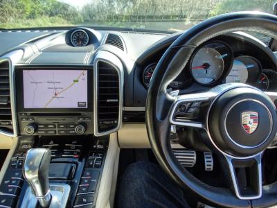 2017 Porsche 4.2 TD V8 S TiptronicS 4WD Euro 6 (s/s) 5dr