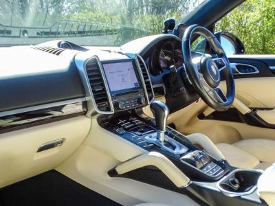 2017 Porsche 4.2 TD V8 S TiptronicS 4WD Euro 6 (s/s) 5dr