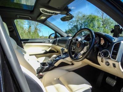 2017 Porsche 4.2 TD V8 S TiptronicS 4WD Euro 6 (s/s) 5dr