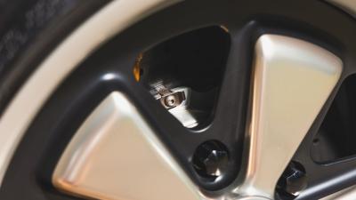 1990 Porsche 911 Coupe Reimagined by Singer &ldquo;Lindsey Commission&rdquo;