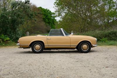 1966 Mercedes - Benz 230 SL Pagoda