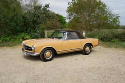 1966 Mercedes - Benz 230 SL Pagoda