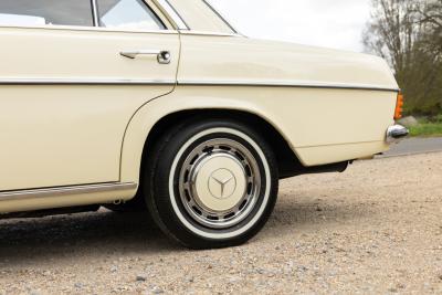 1976 Mercedes - Benz 230