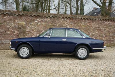 1974 Alfa Romeo GTV 2000 Bertone &ldquo;Blu Ollandese over Naturale&rdquo;