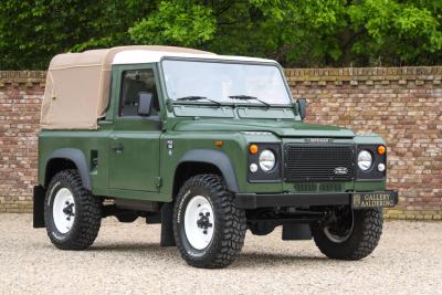 1990 Land Rover 90 Pick-up with canvas top &ldquo;Restored-rebuilt-renewed&rdquo;