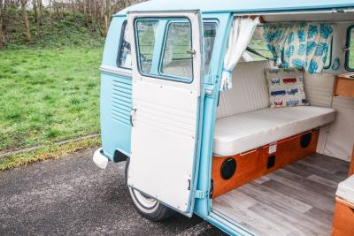 1966 Volkswagen Type 2 Split Screen (Microbus) 13 Window